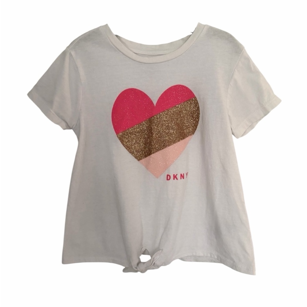 DKNY Girls White T-Shirt with Heart Design Size 6 - Pre-Loved
